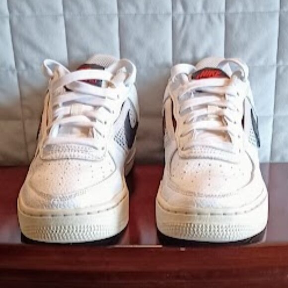 NIKE GoPKT Air Force 1 girl's white sneakers with black logo, size 3.5Y - Picture 3 of 8